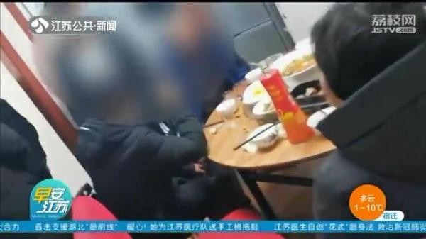 擅自经营，聚餐聚赌 警方当场查封了盐城一足疗店